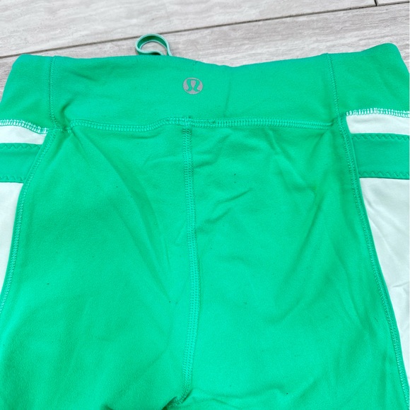 Lululemon capri - Picture 2 of 2
